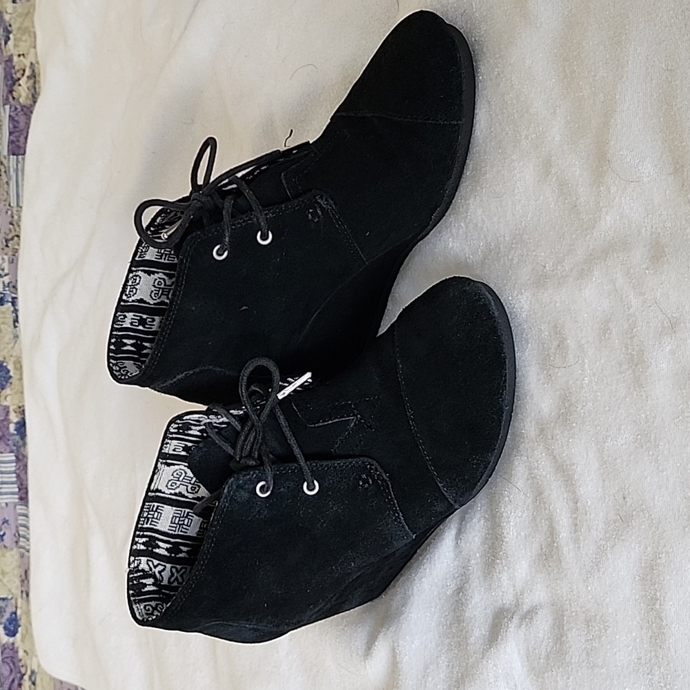 Tom's Black Suede Desert Wedge Bootie Size 8